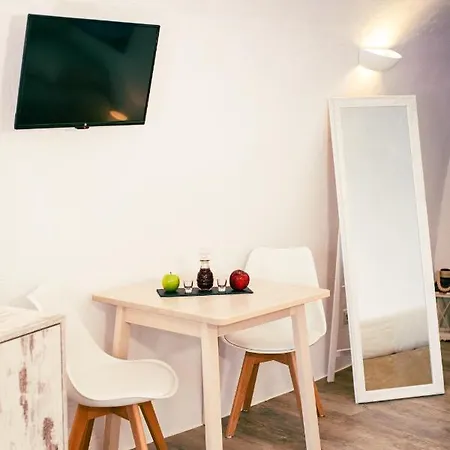 בית נופש Gemini Caves *