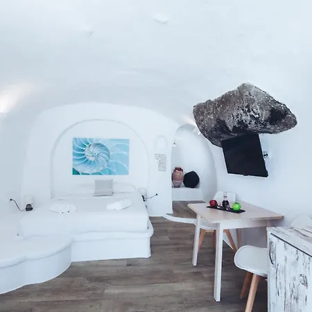 Gemini Caves בית נופש *