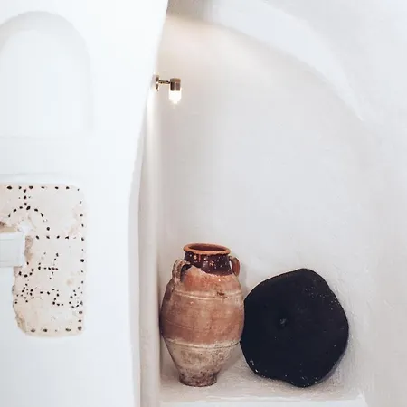 Gemini Caves Oia (Santorini)