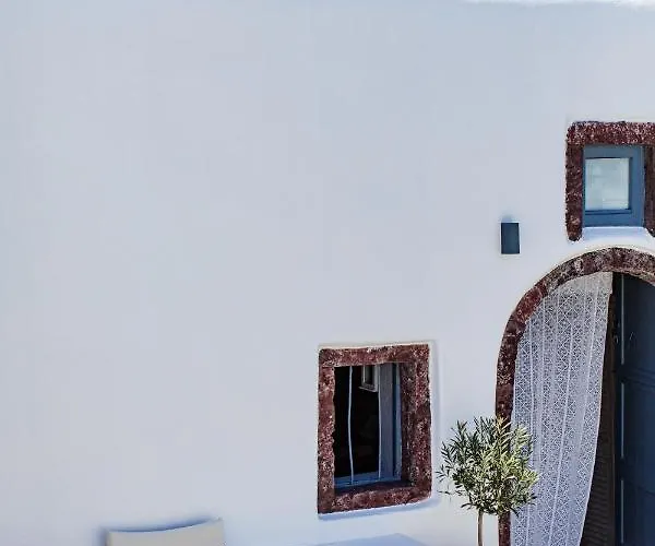 Gemini Caves Oia (Santorini)